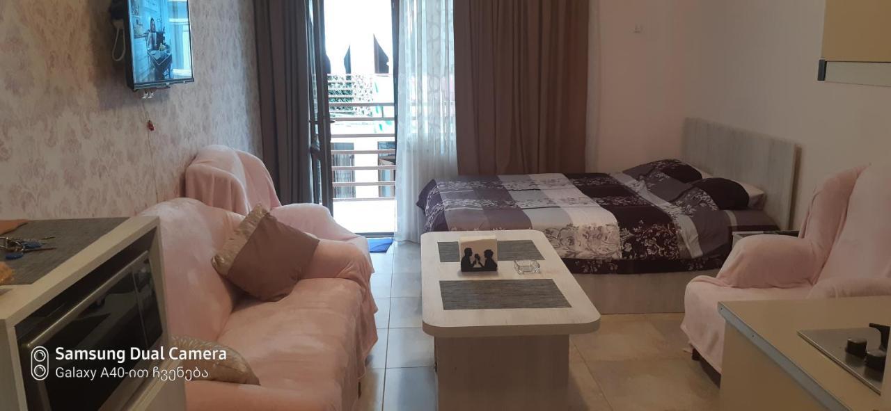 Parkside Apartament Apartment บาทูมิ ภายนอก รูปภาพ